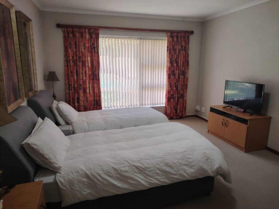 To Let 4 Bedroom Property for Rent in Ridgeworth Western Cape